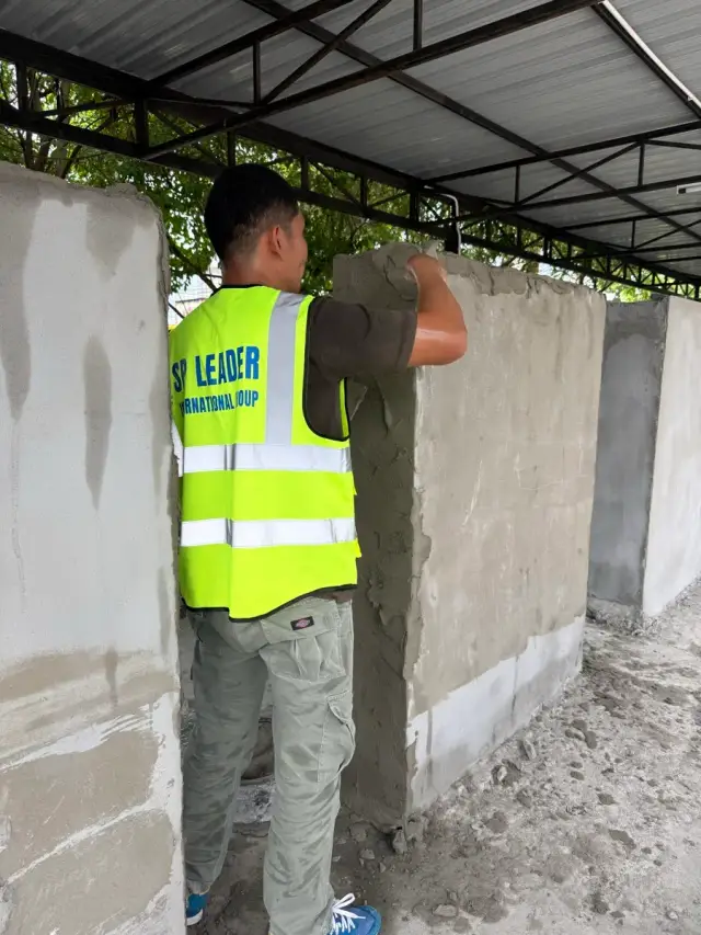 גיוס טייחים זרים לבנייה — איך בוחרים עובדי טיח מתאימים?